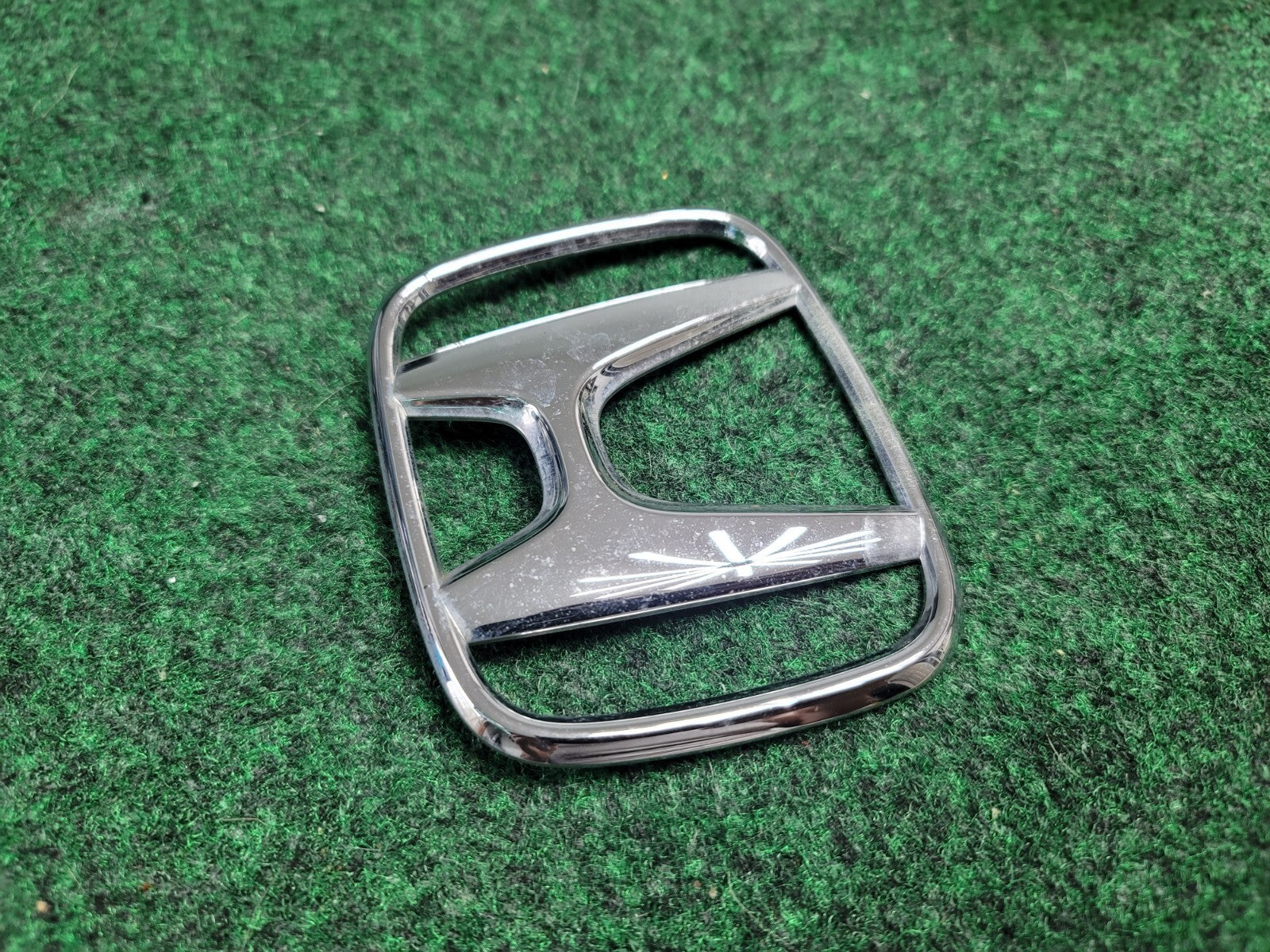 2005-2010 HONDA ODYSSEY REAR LIFTGATE EMBLEM LOGO SYMBOL 75701-SHJ-A000 OEM 2M5