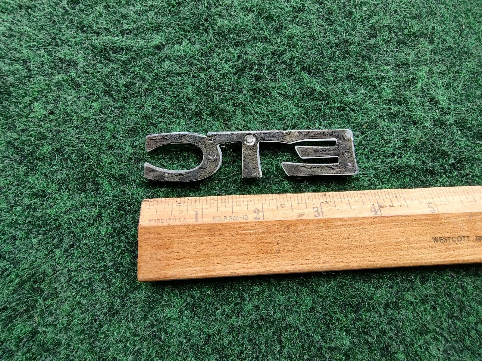 CADILLAC ELDORADO SEVILLE DEVILLE ETC REAR EMBLEM LOGO BADGE SYMBOL USED 5S2
