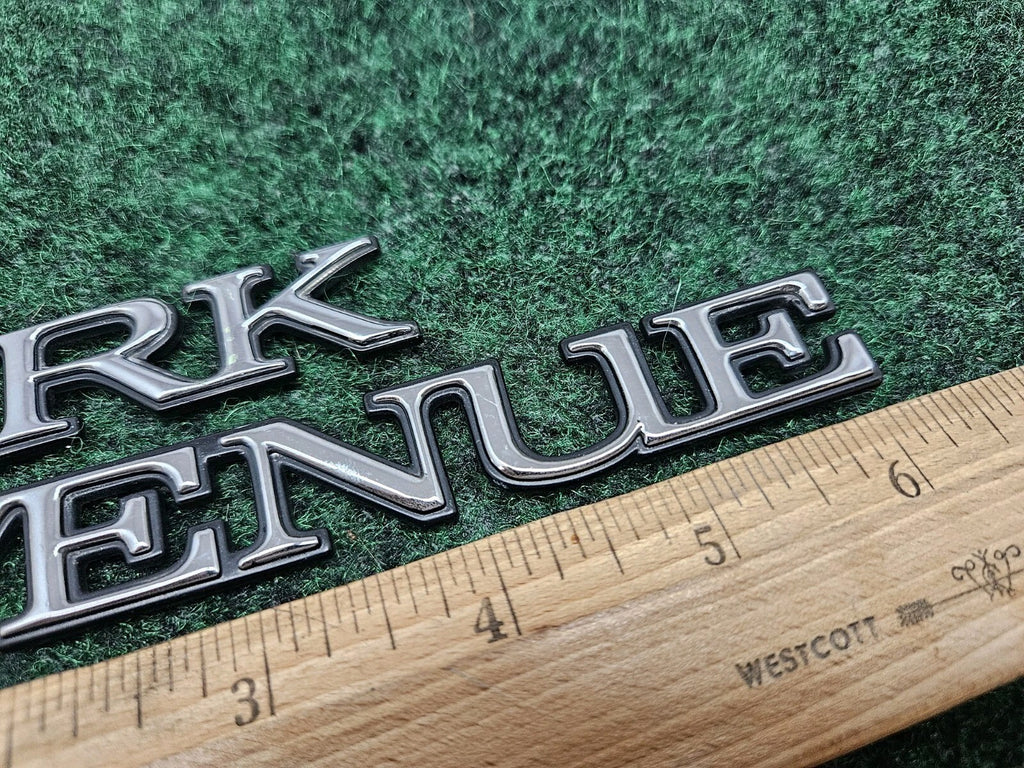 BUICK PARK AVENUE SIDE EMBLEM LOGO BADGE SYMBOL NAME PLATE BADGE USED GL1