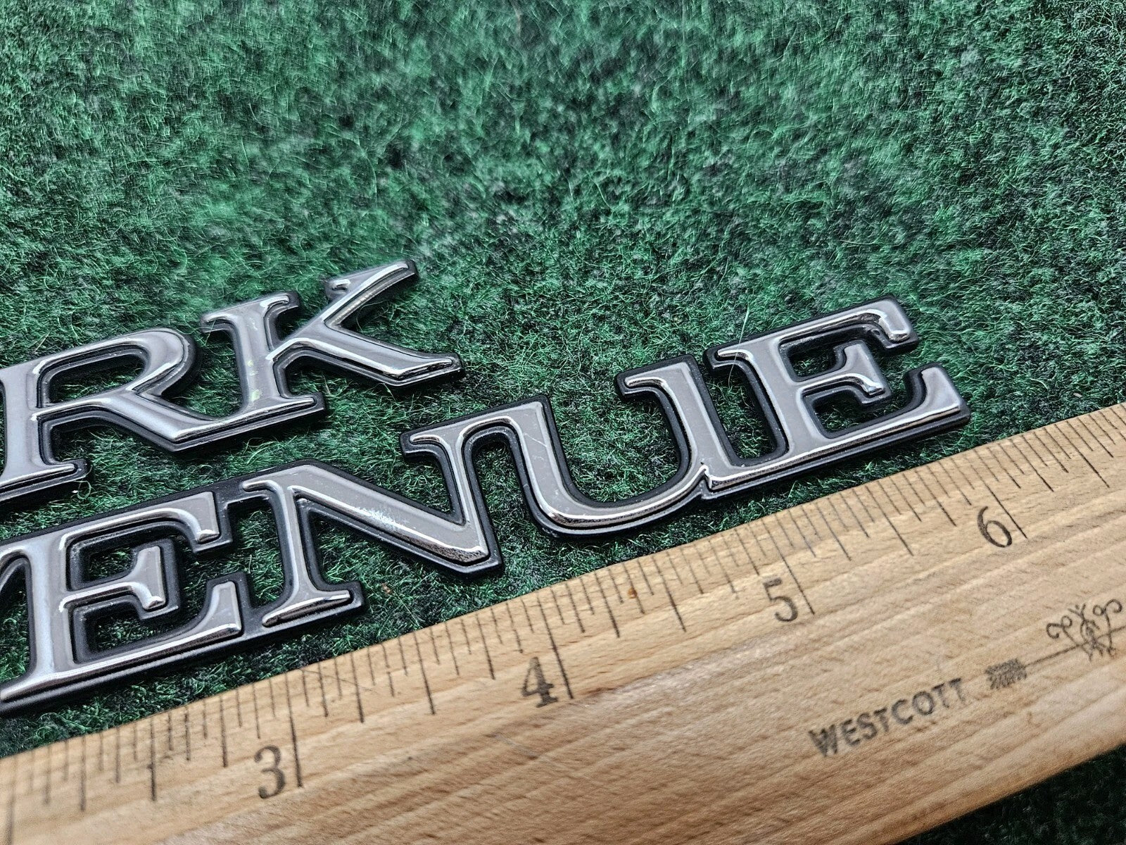 BUICK PARK AVENUE SIDE EMBLEM LOGO BADGE SYMBOL NAME PLATE BADGE USED GL1