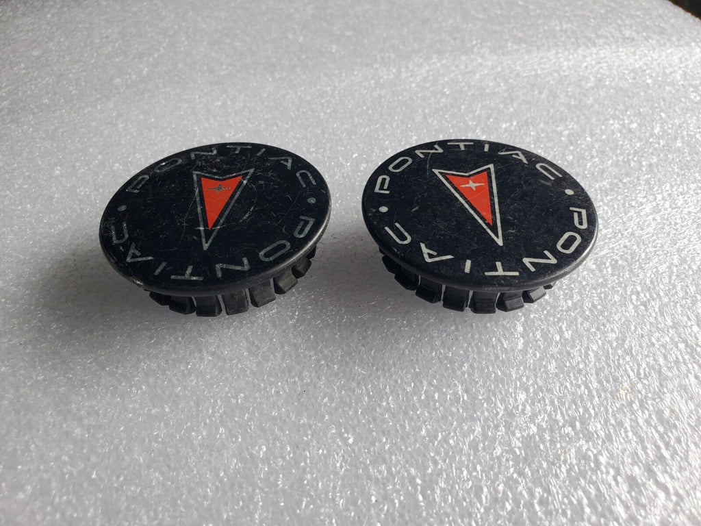 (2) OEM ORIGINAL 2003-2008 PONTIAC VIBE CENTER CAPS P/N 9593169 / 9594156 VNT