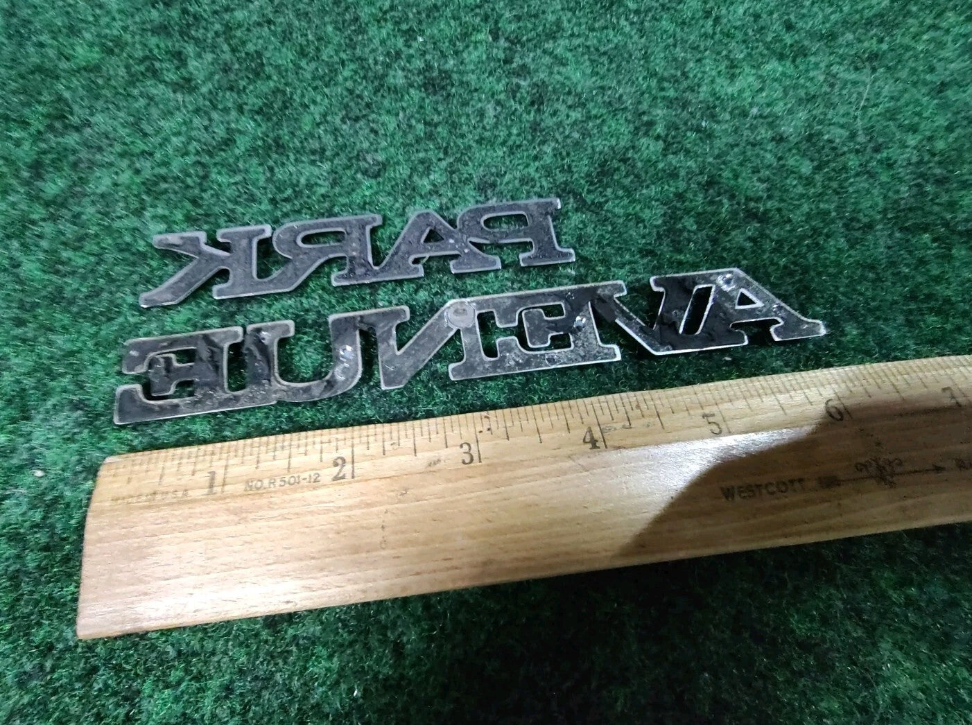BUICK PARK AVENUE SIDE EMBLEM LOGO BADGE SYMBOL NAME PLATE BADGE USED 6S7