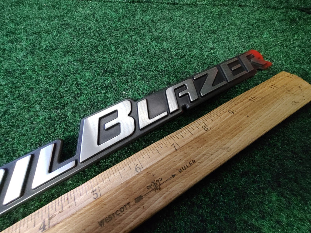 2002 2003 2004 Chevrolet Trail Blazer Body Side Front Door Emblem Badge OEM 5S6