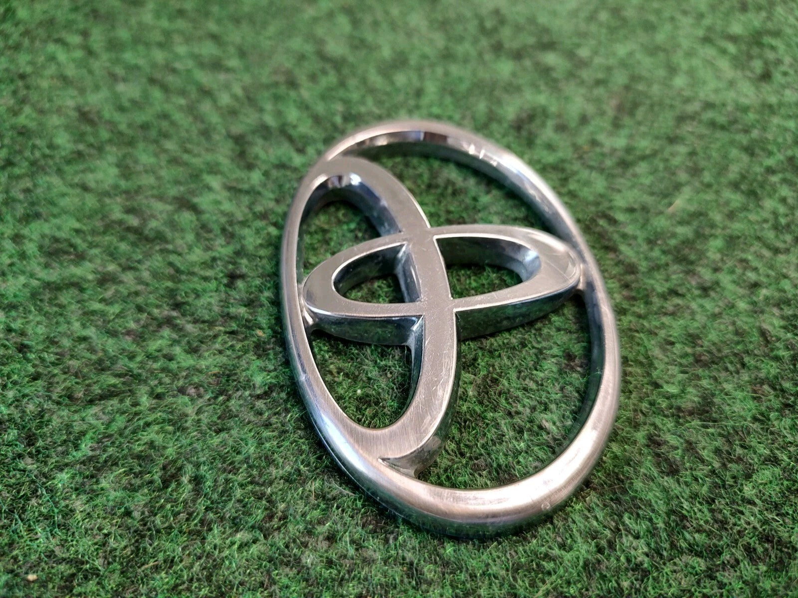 Toyota  Chrome Trunk Badge Logo Emblem 75431 1205 3M1