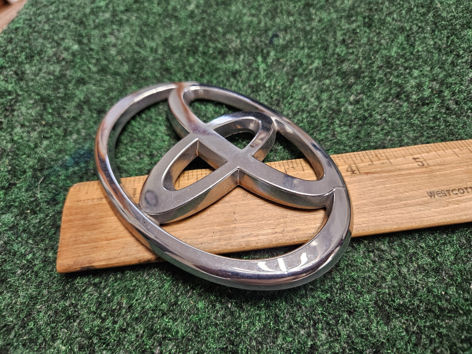 TOYOTA 2485 CHROME EMBLEM LOGO BADGE SYMBOL SIGN USED OEM 5M2