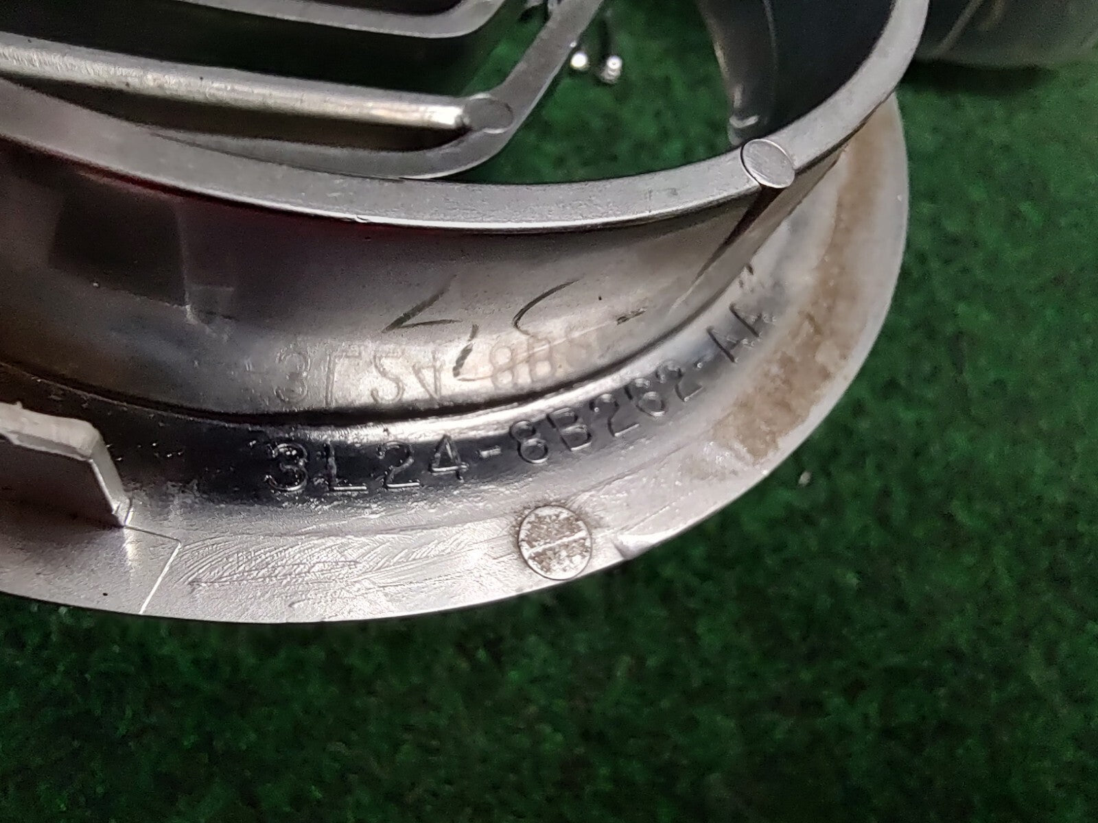 02 03 04 05 MERCURY MOUNTAINEER FRONT GRILLE EMBLEM LOGO BADGE SIGN SYMBOL 3S2
