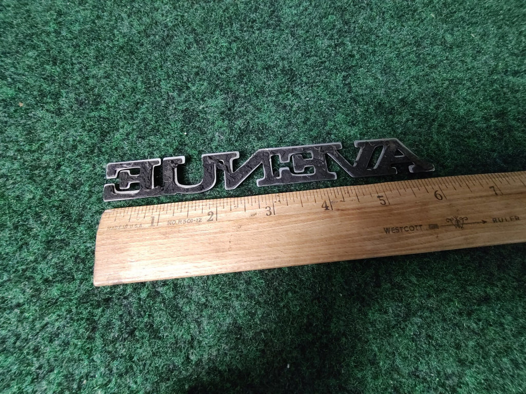 BUICK PARK AVENUE SIDE EMBLEM LOGO BADGE SYMBOL NAME PLATE BADGE USED 7S2