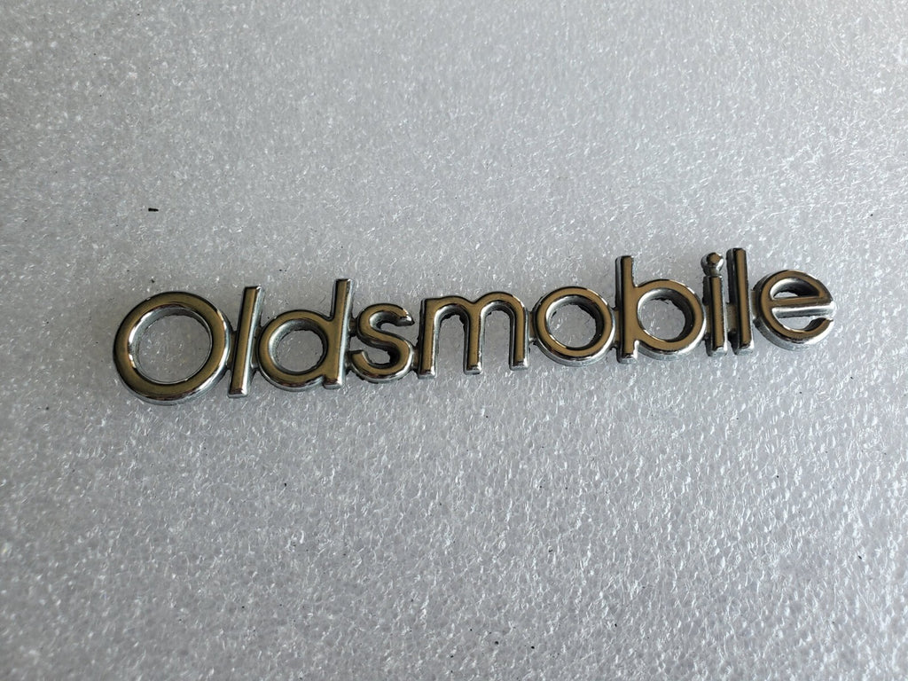 (1) Oldsmobile OEM Chrome Metal Emblem Badge Logo Nameplate Name Plate VNTG