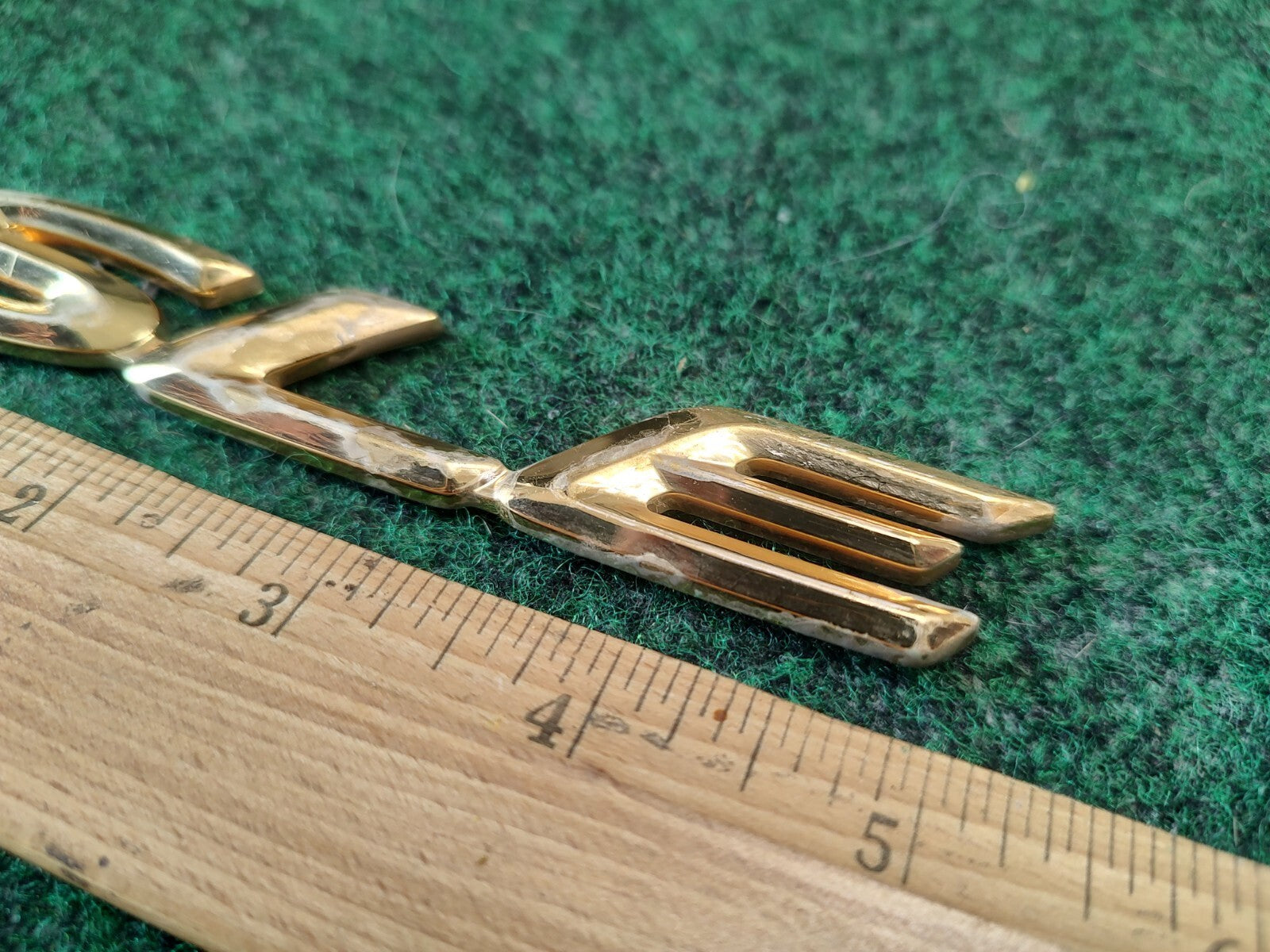 TOYOTA SOLARA SLE REAR LID Gold EMBLEM LOGO BADGE SIGN  SYMBOL 3S9