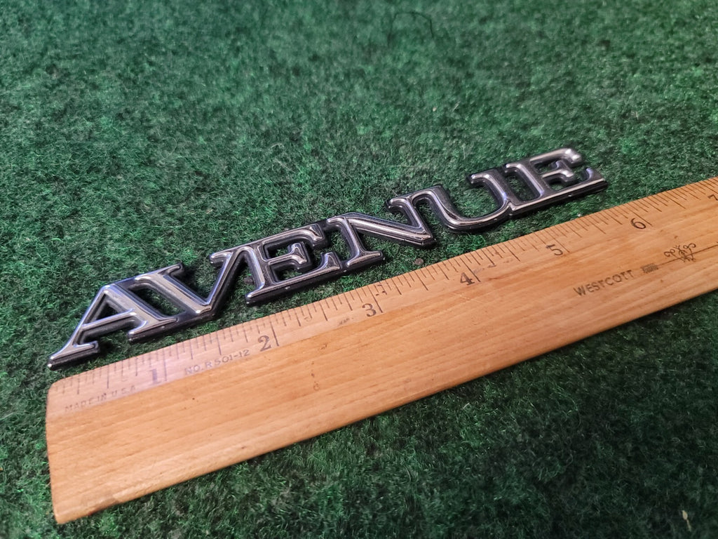 BUICK PARK AVENUE SIDE EMBLEM LOGO BADGE SYMBOL NAME PLATE BADGE USED 2S9