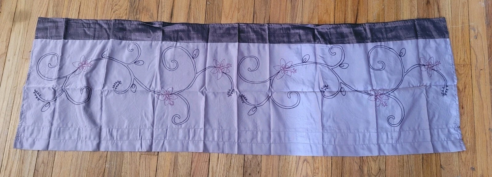 NEW Window Valance With Floral Design Plum Purple 58 INCHES BY 18 Inches 9L9