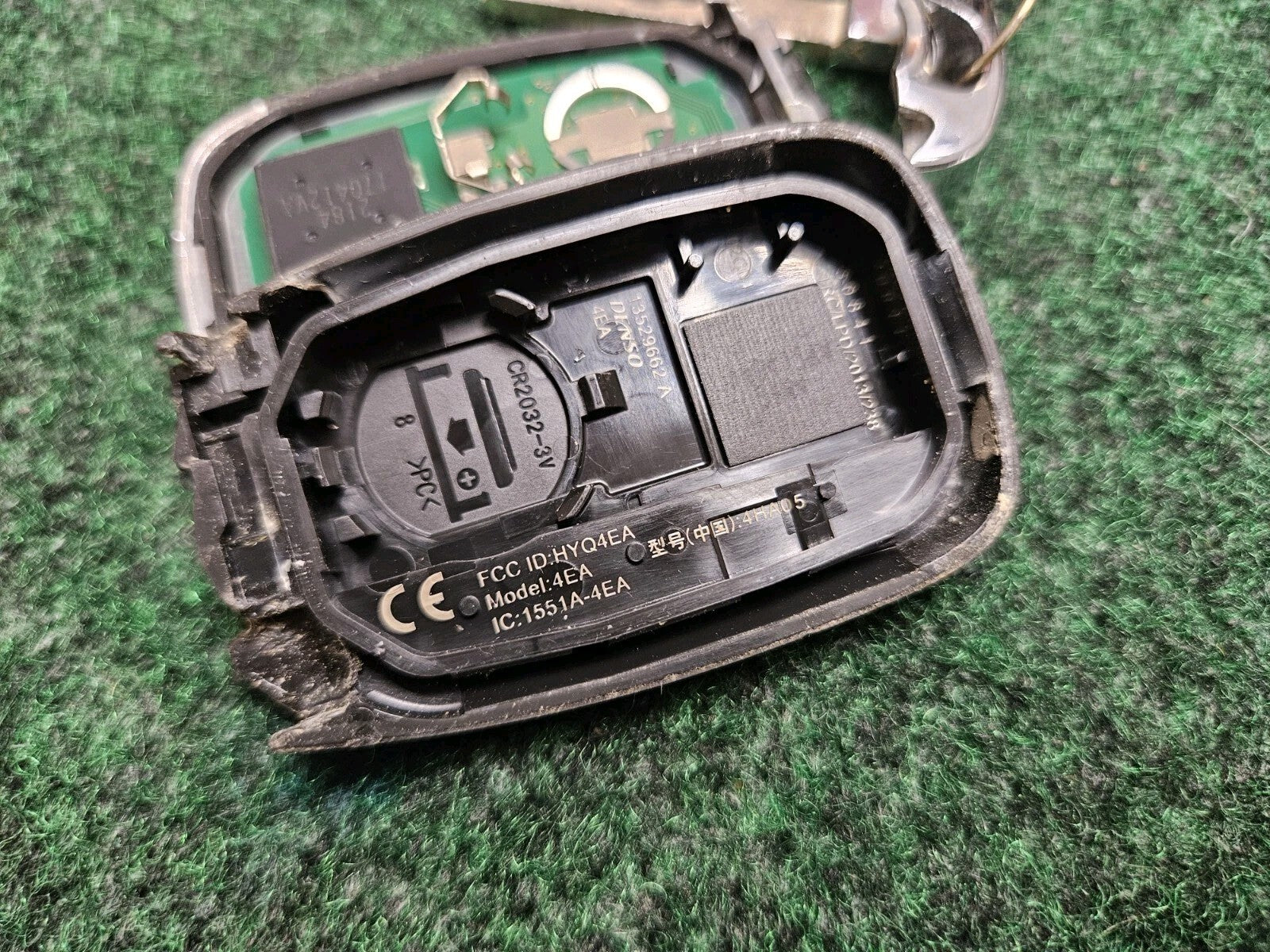 OEM Chevrolet Malibu Cruz Camaro Smart Key Fob w/ 5 Buttons Used Key Cut 7S5