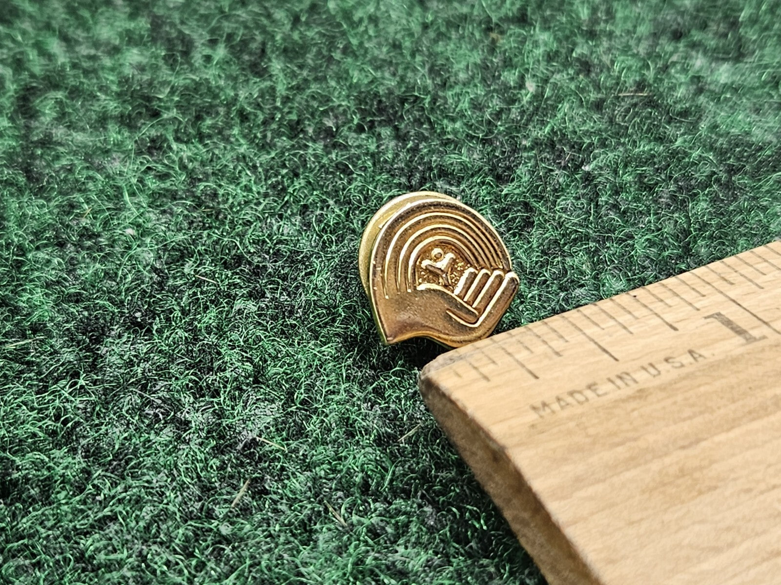 Vintage 1980s United Way Gold Tone Union Made Metal Lapel Pin