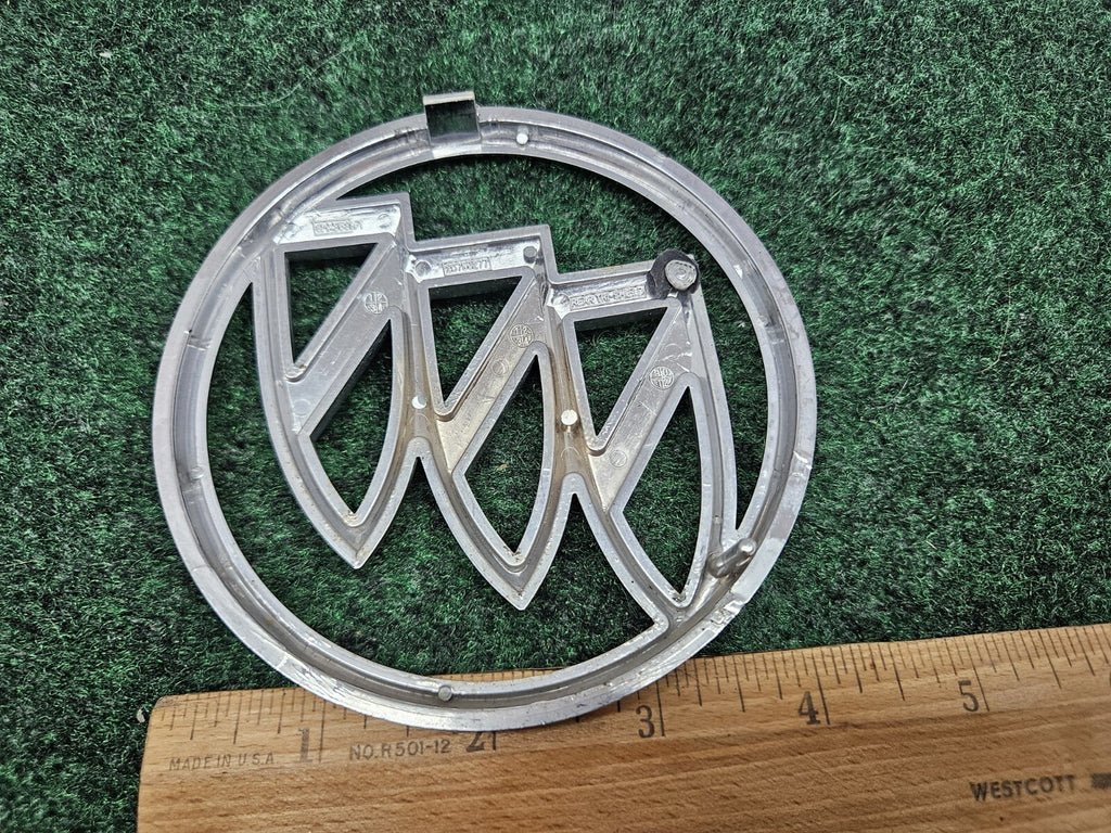 Buick OEM Allure Lacrosse Lucerne Chrome Rear Emblem Badge Logo  20795277 GL1