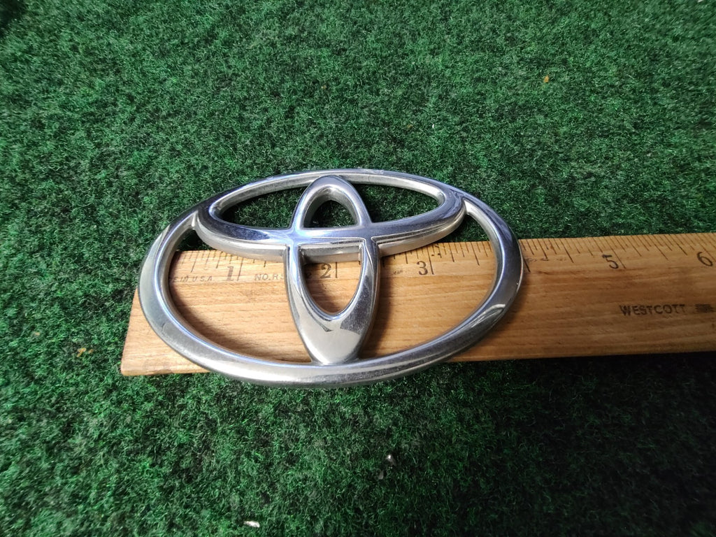 Toyota Camry 1997-2001 Rear Trunk Logo Emblem Genuine OEM   75441-AA040 4S4